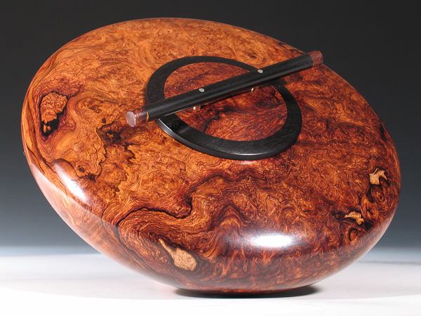  LIDDED VESSEL