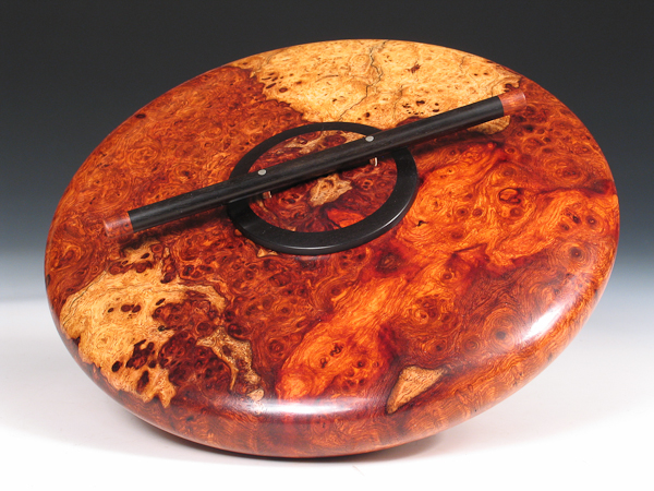  LIDDED VESSEL