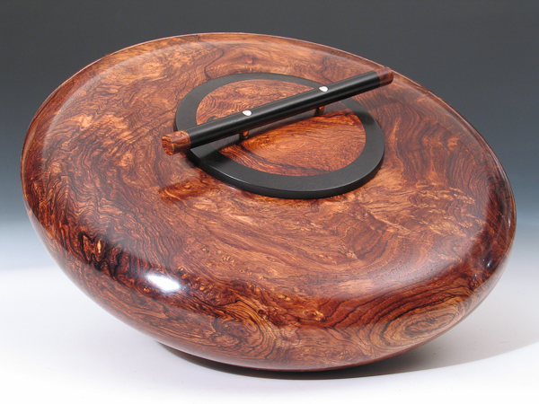  LIDDED VESSEL